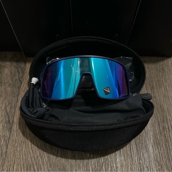 Mens Oakley Sutro S Sunglasses OAKK8C9 new in box eye protection golf ski - Picture 5 of 7